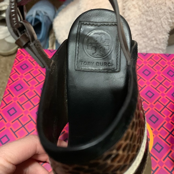 Tory Burch wedges size 7 - Picture 3 of 6